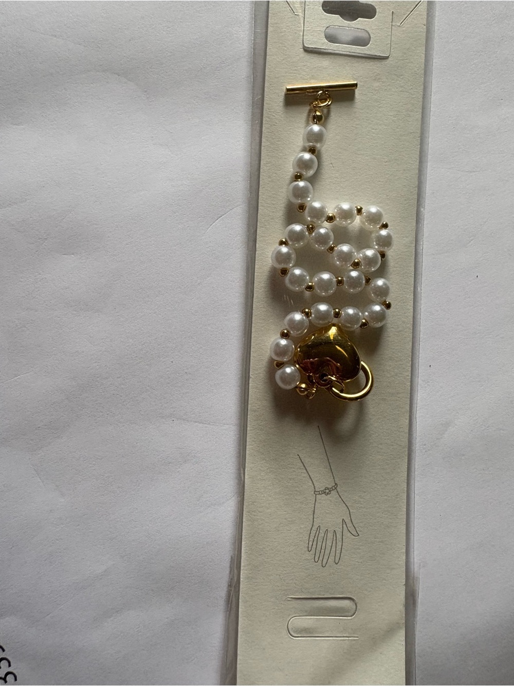 Elegant Pearl and Gold Heart Bracelet - White/Gold